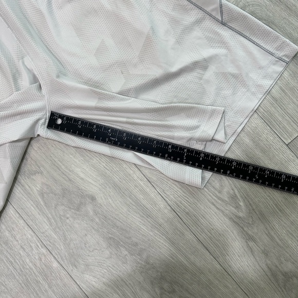 Under Armour White Shorts - Picture 7 of 7